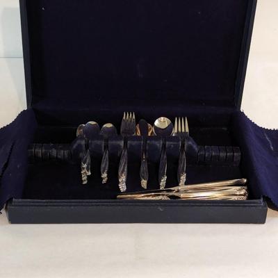 48 Pieces Of WM Rogers & Son IS Silverplate Silverware Set
