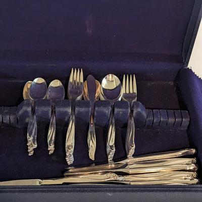 48 Pieces Of WM Rogers & Son IS Silverplate Silverware Set