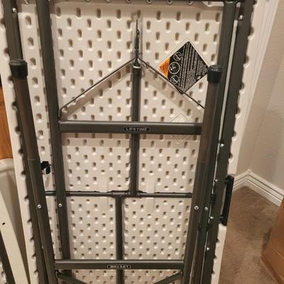 4 FOOT FOLDING TABLE