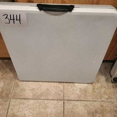 4 FOOT FOLDING TABLE