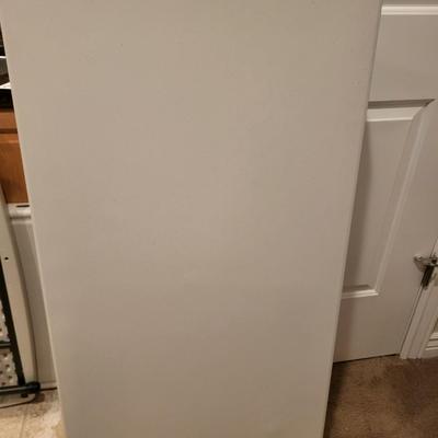 4 FOOT FOLDING TABLE