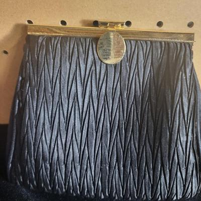 AN ASSORTMENT OF PURSES