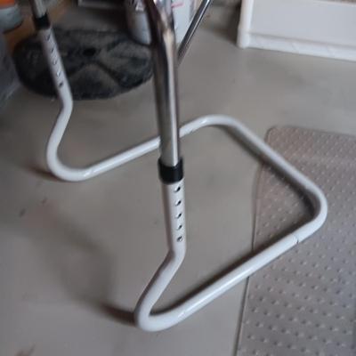ADJUSTABLE LAPTOP DESK, PLASTIC DESK FLOOR MATS AND LAP TABLE