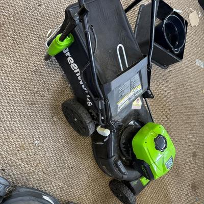 Greenworks 40V battery operated 20 inch brushless mower with bag like new