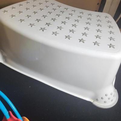 TODDLERS STOOL AND TOYS