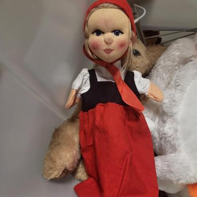 SMALLER PLUSH DOLLS AND ANIMALS