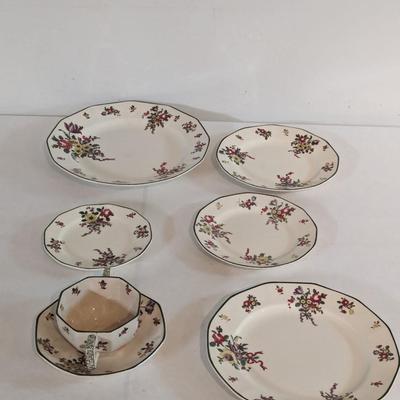 50+ Pieces Of Royal Doulton Old Leeds Spray D3548