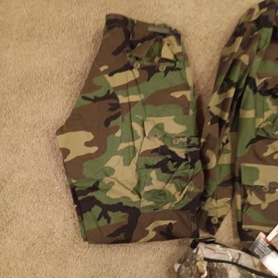 PROPPER COMBAT TROUSERS (35-39) & MATCHING SHIRT (L) PLUS FLEECE HAND WARMER