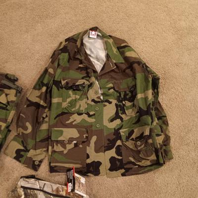 PROPPER COMBAT TROUSERS (35-39) & MATCHING SHIRT (L) PLUS FLEECE HAND WARMER