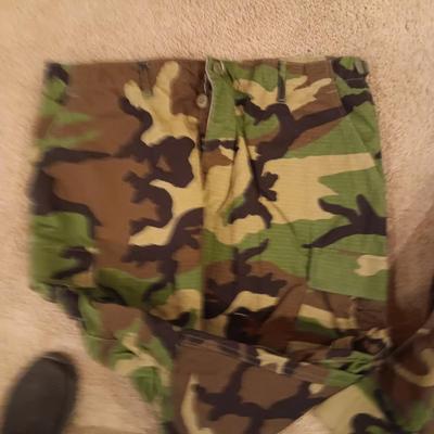 PROPPER COMBAT TROUSERS (35-39) & MATCHING SHIRT (L) PLUS FLEECE HAND WARMER