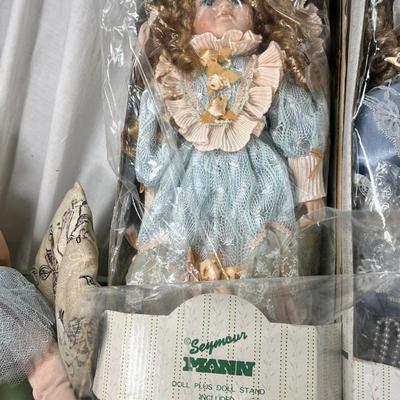 Dolls and doll cradle and bunkbed with ladder