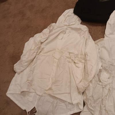 2 PROTECTIVE CLOTHING JACKETS AND 2 PAIRS OF GLOVES