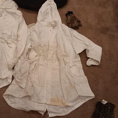 2 PROTECTIVE CLOTHING JACKETS AND 2 PAIRS OF GLOVES