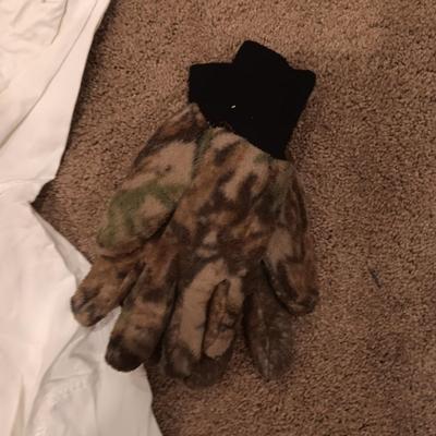2 PROTECTIVE CLOTHING JACKETS AND 2 PAIRS OF GLOVES
