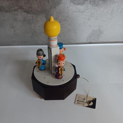 A STAUBACH KISSING DUTCH FIGURINES AND SCHMID ROTATING MUSIC BOX