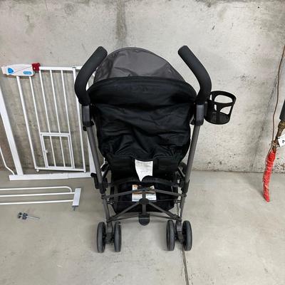 FOLDING STROLLER AND SAFETY GATE