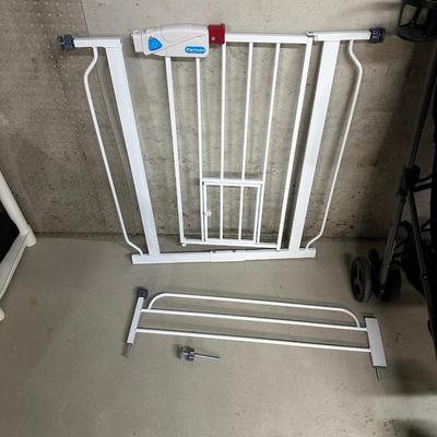 FOLDING STROLLER AND SAFETY GATE