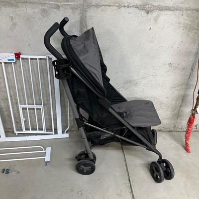 FOLDING STROLLER AND SAFETY GATE