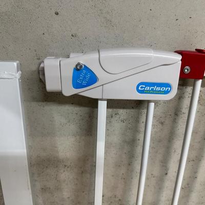 FOLDING STROLLER AND SAFETY GATE