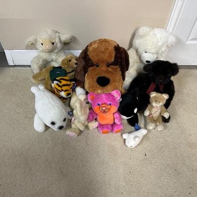 A VARIETY OF VERY CUTE, PLUSH ANIMALS