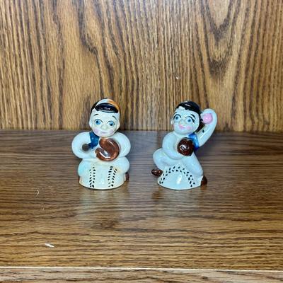 ANTIQUE BASEBALL PLAYERS SALT/PEPPER SHAKERS