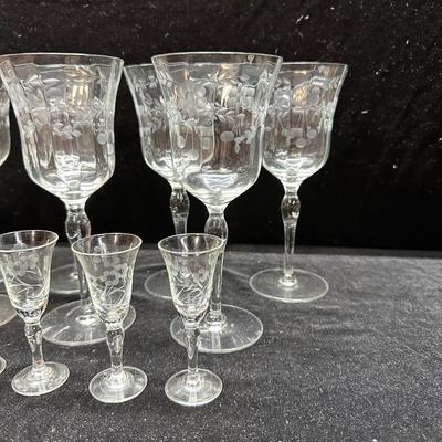 ETCHED CRYSTAL STEMMED GLASSES