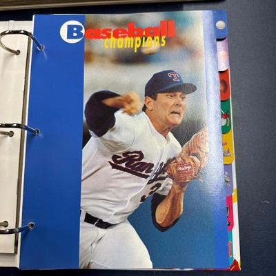 SPORTS AND WILDLIFE FACT BOOKS PLUS DINOSAUR TRADING CARDS