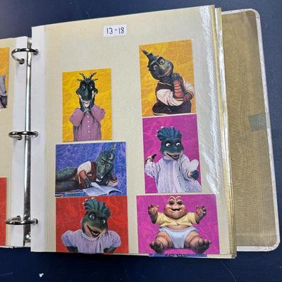 SPORTS AND WILDLIFE FACT BOOKS PLUS DINOSAUR TRADING CARDS
