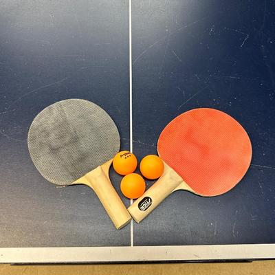 FOLDING PING PONG TABLE ON WHEELS WITH ALL ACCESSORIES INCLUDED