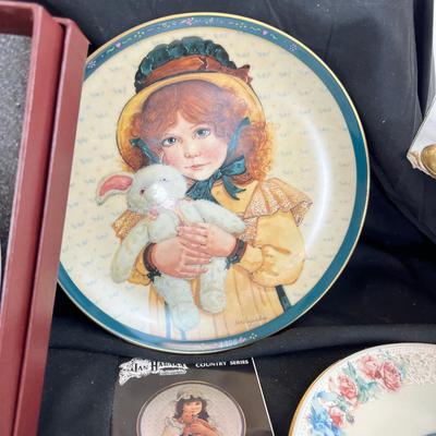 2 large china platters, Decor plates with COA, Large glass