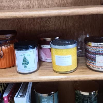 VARIETY OF SCENTED CANDLES IN JARS