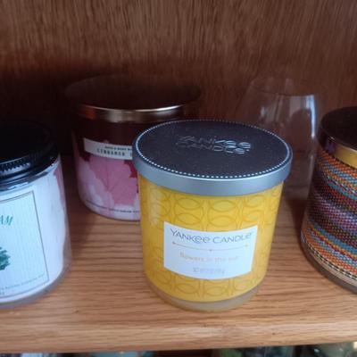 VARIETY OF SCENTED CANDLES IN JARS