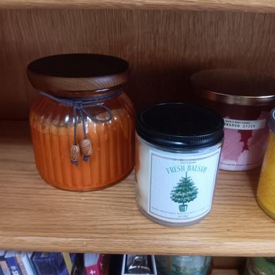 VARIETY OF SCENTED CANDLES IN JARS