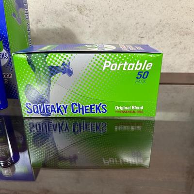 SQUEAKY CHEEKS BODY AND FOOT POWDER