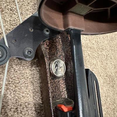 WHITETAIL HUNTER THE BEAR COMPOUND BOW AND EASTON 2018 GAMEGETTER ARROWS