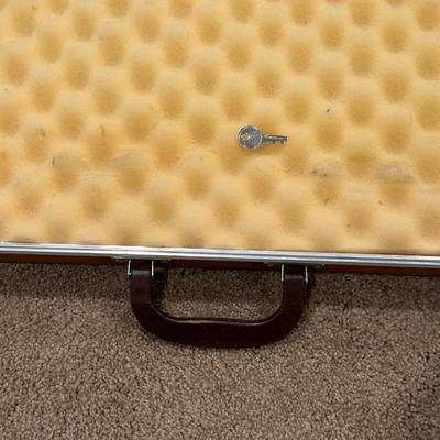 GUN GUARD LOCKING HARD SIDED GUN CASE