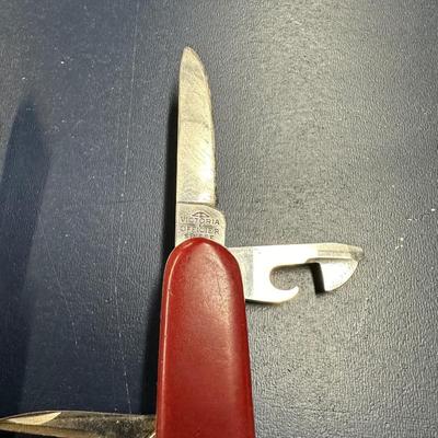 4 FOLDING KNIVES