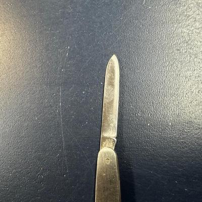 4 FOLDING KNIVES