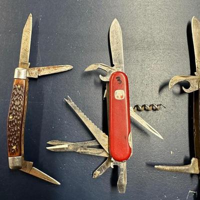 3 FOLDING POCKET KNIVES