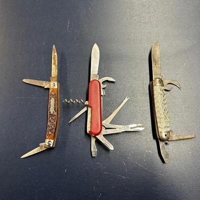 3 FOLDING POCKET KNIVES