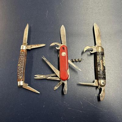 3 FOLDING POCKET KNIVES