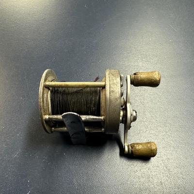 PFLUEGER SUPREME MADE IN THE USA FISHING REEL