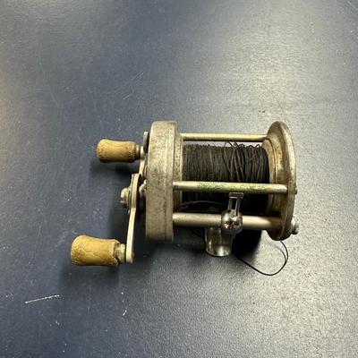 PFLUEGER SUPREME MADE IN THE USA FISHING REEL