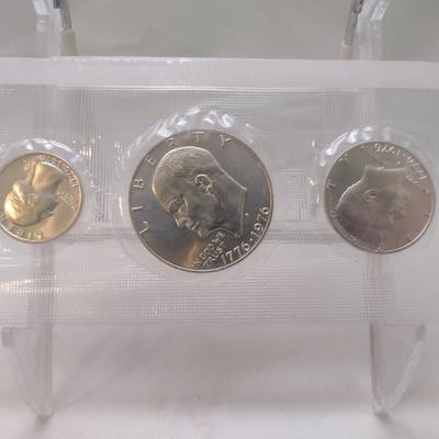 Set of Two 1976 U. S. Mint Bicentennial Silver Uncirculated Coin Set (#69)