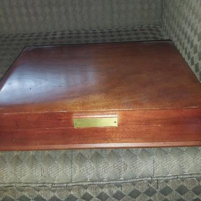 EATING UTENSILS IN WOODEN STORAGE BOX