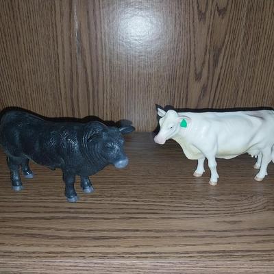 COW FIGURINES AND COW PLATE