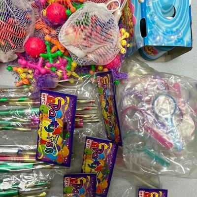 Lot of Party Favor Prizes Toys new condition