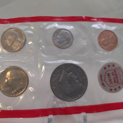 Set of Five 1971 U. S. Mint Uncirculated Coin Sets (#146)