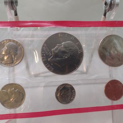 Set of Five 1976 U. S. Mint Uncirculated Coin Sets (#150)