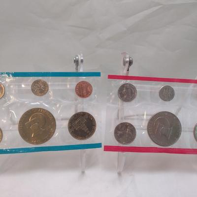 Set of Five 1976 U. S. Mint Uncirculated Coin Sets (#150)